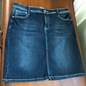 Stretchy denim skirt